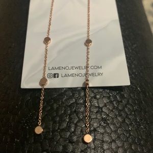 La Meno Jewelry - dangle earrings